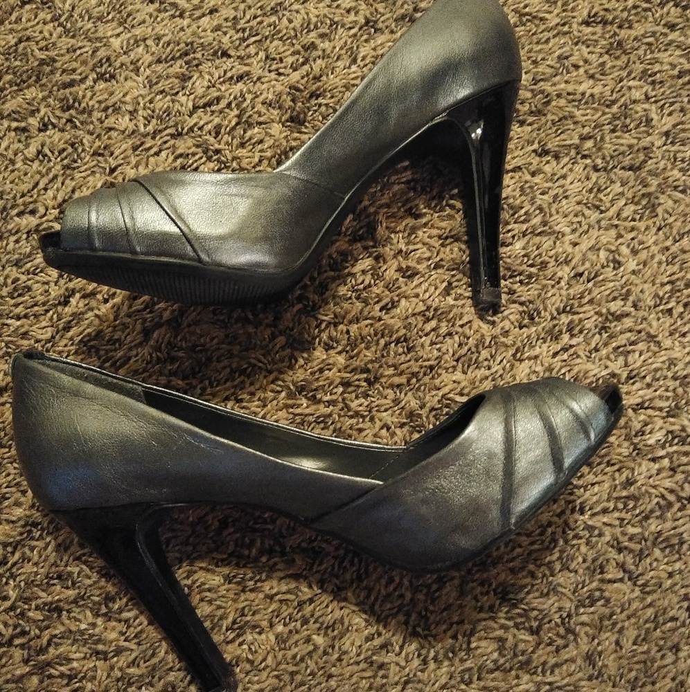 Monet peep toe heels